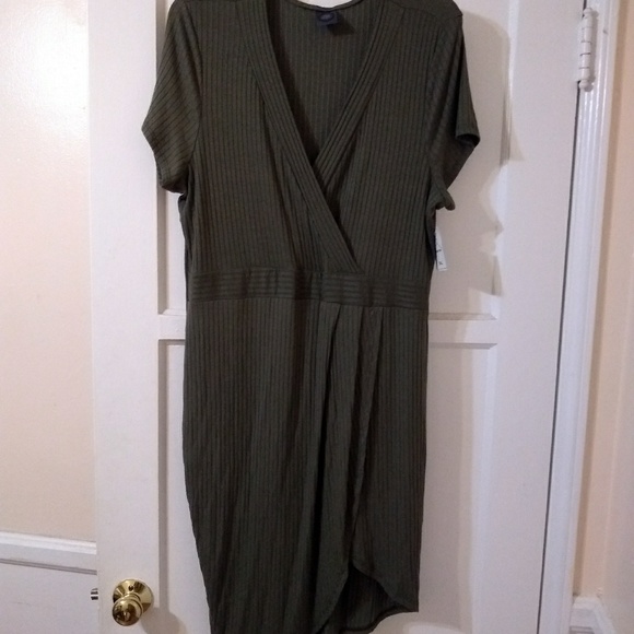 Woman's Dress - Picture 1 of 3